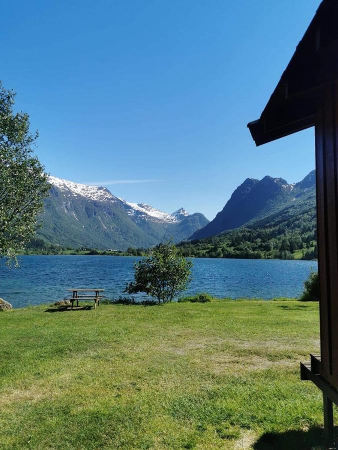 Loken Camping - Trivelig Og Idyllisk Ved Vannet Hotel Olden Exterior photo